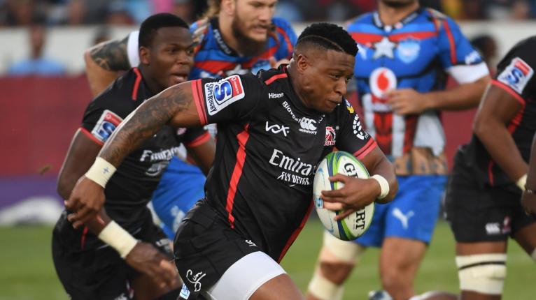 Aphiwe Dyantyi running