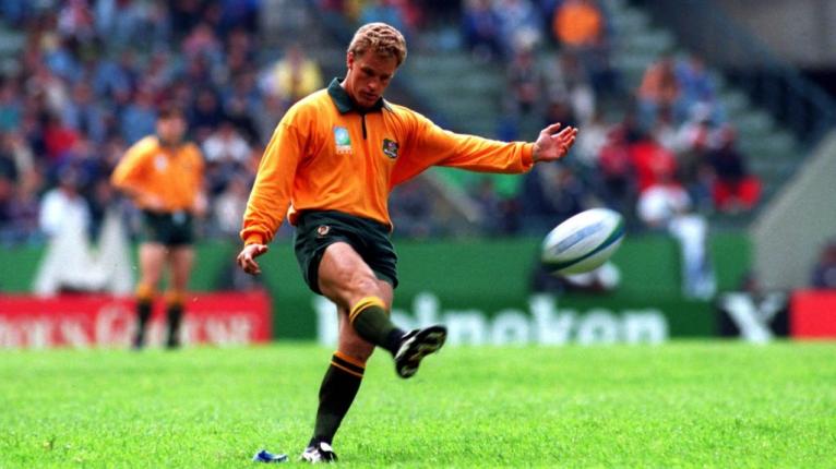 Michael Lynagh kicking