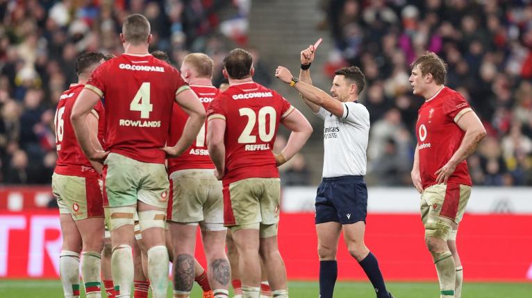 Red card, Romain Ntamack
