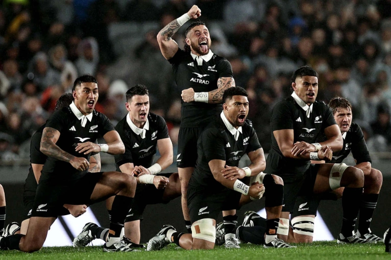 Todos los negros realizan el haka