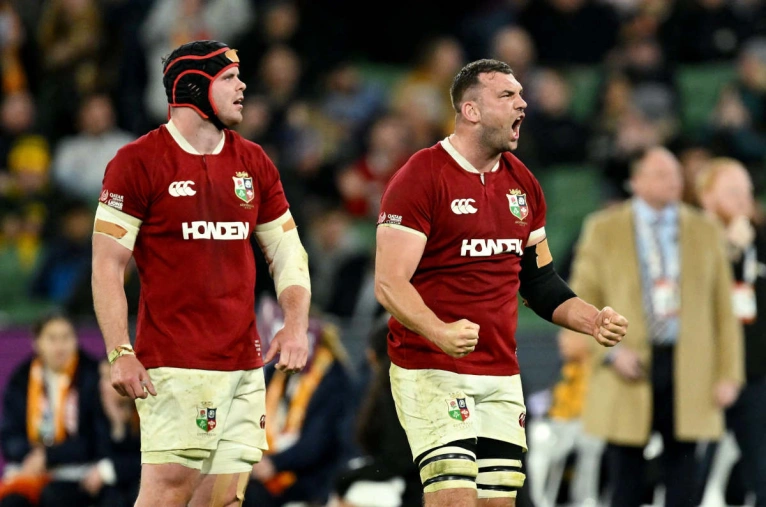Tadhg Beirne celebra