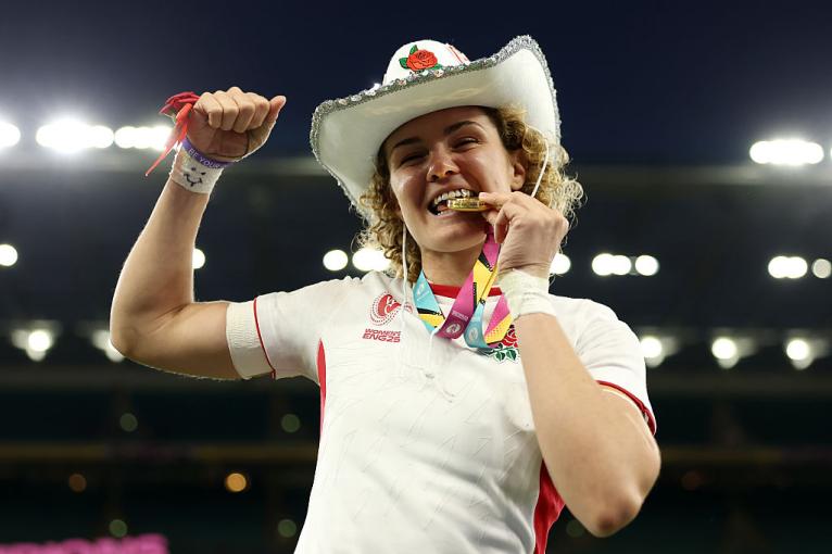 Ellie Kildunne of England bites her medal