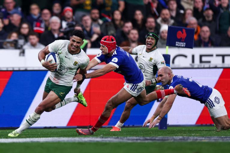 Sacha Feinberg-Mngomezulu scores a try against France