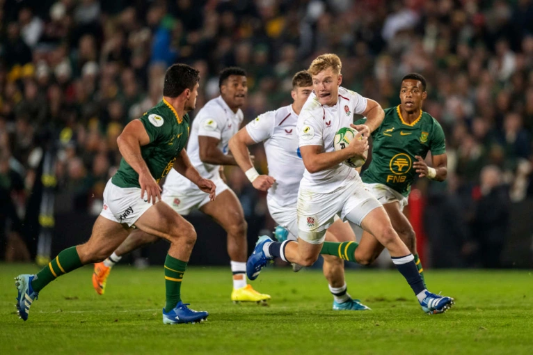 Fin Smith runs with the ball against South Africa