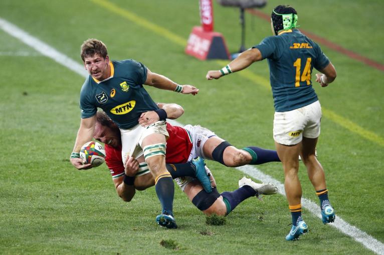 Kwagga Smith tackled by Alun Wyn Jones
