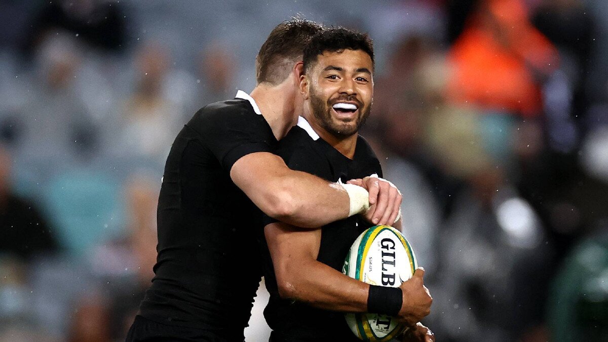 Watch: Richie Mo'unga puts on a first half clinic as All Blacks put  Wallabies to