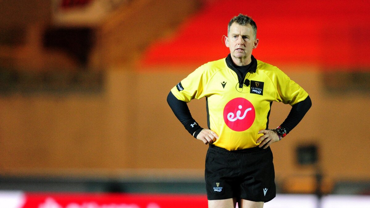 Video How Referee Nigel Owens Reacted When He Realised He Had No Yellow Card To Sin Bin A Dragons Player