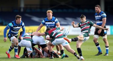 Bath score late to extend home dominance over Leicester