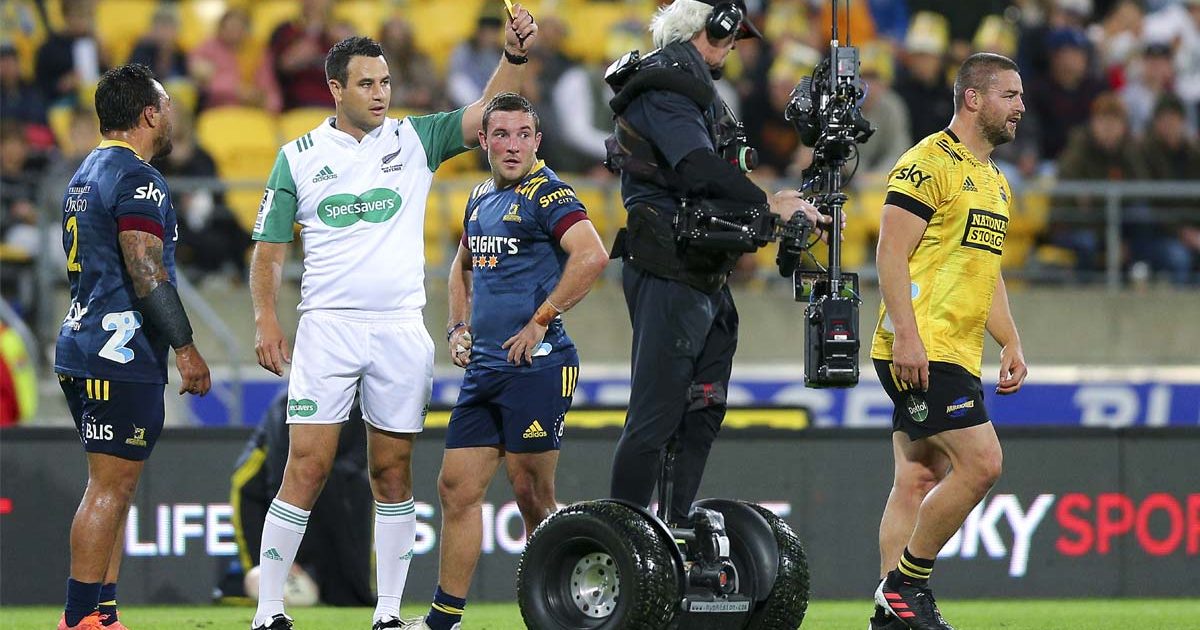 Double yellow card in Hurricanes v Highlanders clash leaves everyone gobsmacked