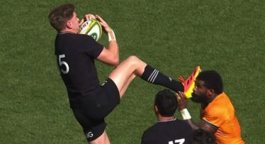 'Jean-Claude van Barrett': Unintentional fly kick earns red