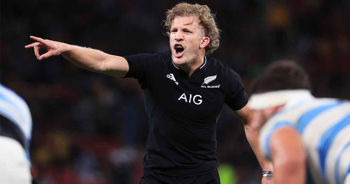 Damian McKenzie becomes latest star to pen new NZR deal
