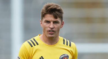 Eddie Jones sheds light on working with Beauden Barrett at Suntory