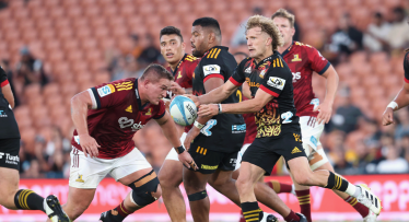 Crusaders snatch Super Rugby Pacific victory in thriller to deny Chiefs