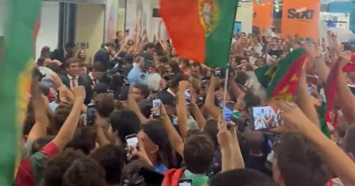 Após a vitória histórica, Portugal teve uma recepção famosa num aeroporto lotado