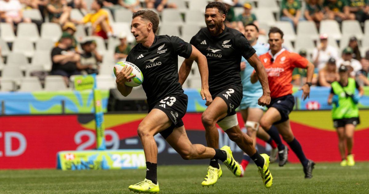 Clarke puts the Chatham Islands back in black