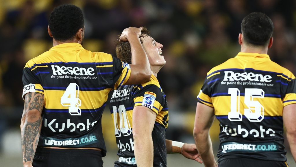 Hurricanes cerraron la temporada venciendo a Highlanders en Wellington