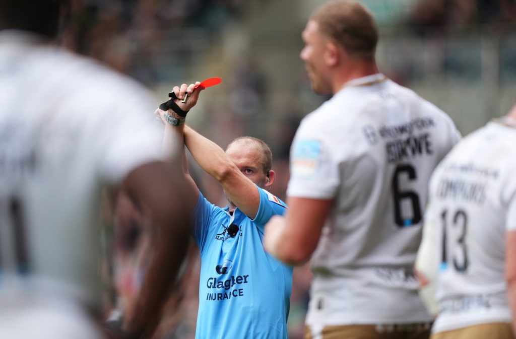 Saracens survive red card to beat Leicester Tigers in PREM opener