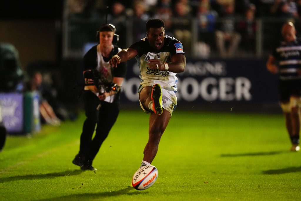 Bath climb to top of table despite Feyi-Waboso's best efforts