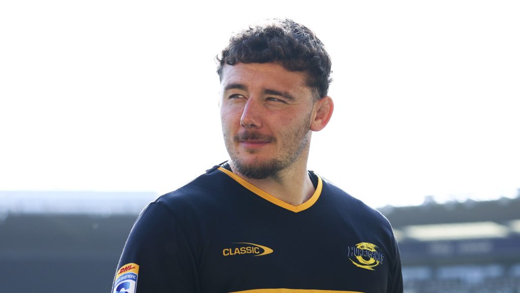 Hurricanes continue signing spree with new deal for Maori All Black Devery