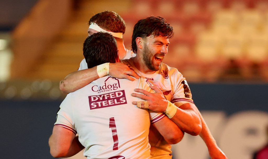 Scarlets cruise past Newcastle as Walker double headlines Ulster win