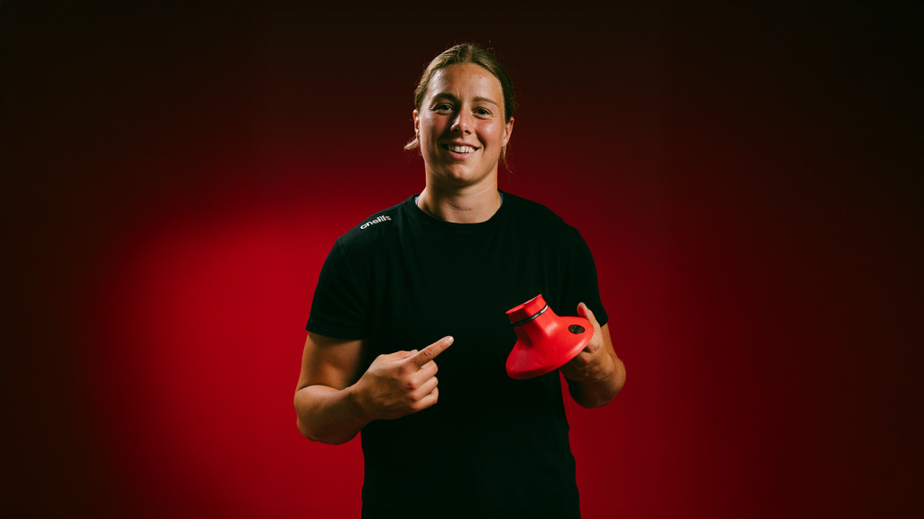 How Sophie de Goede's signature kicking tee continues a Canadian rugby legacy